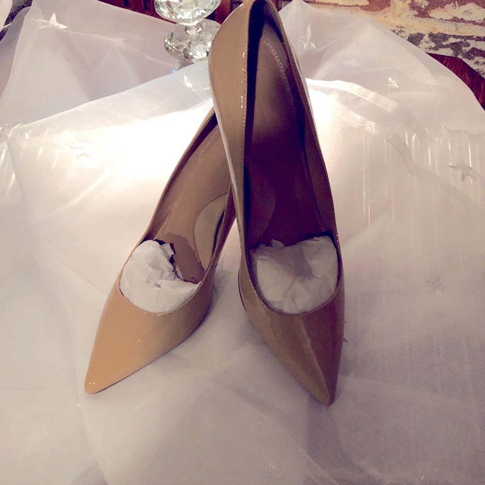 Banana Republic patent leather pumps